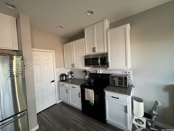 $1,900 | 108 Gatewood Cliff, Cibolo, TX 78108