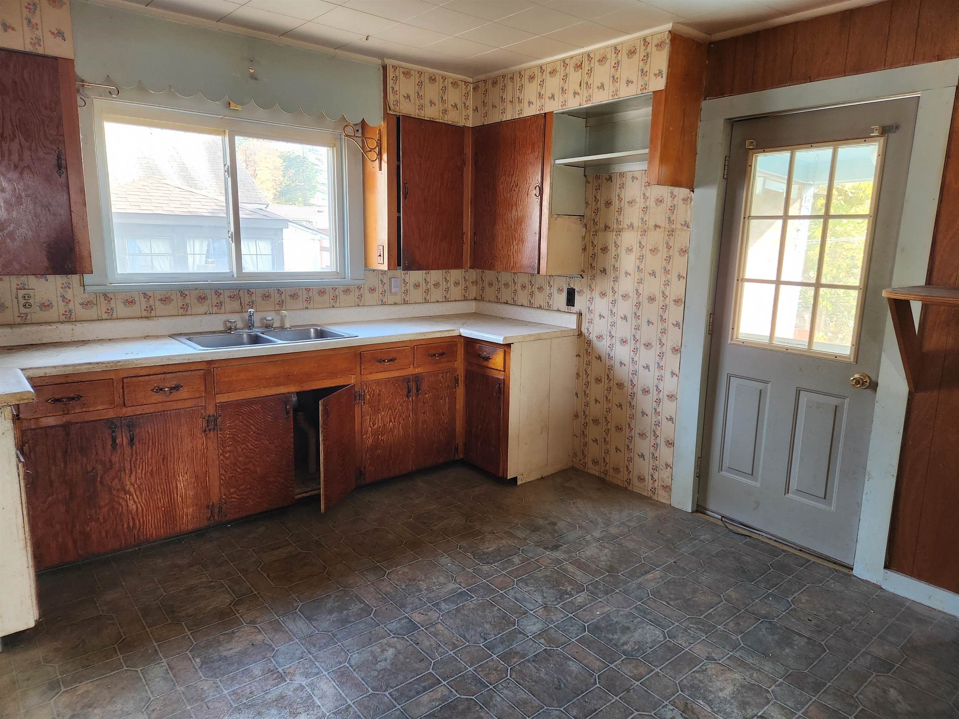 19 Norton Avenue Poultney, VT 05764 - Photo 2 of 9