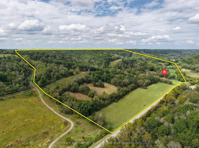 a view of a tennis court