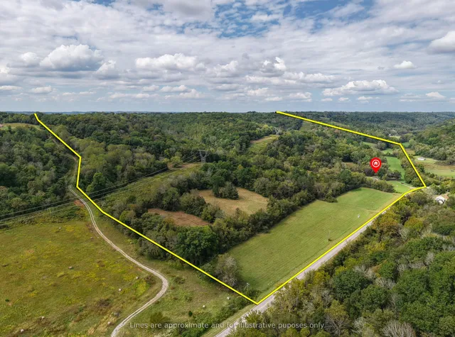 a view of a tennis court