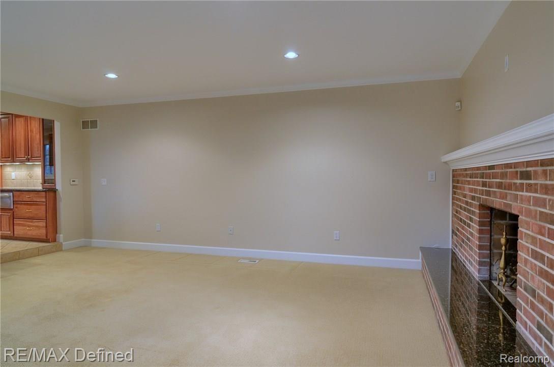 4237 Fieldbrook Road West Bloomfield, MI 48323 - Photo 15 of 41 Family_Room_2nd_View.jpg