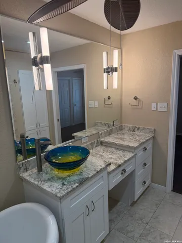 $2,350 | 129 Oak Grove Drive, Boerne, TX 78006