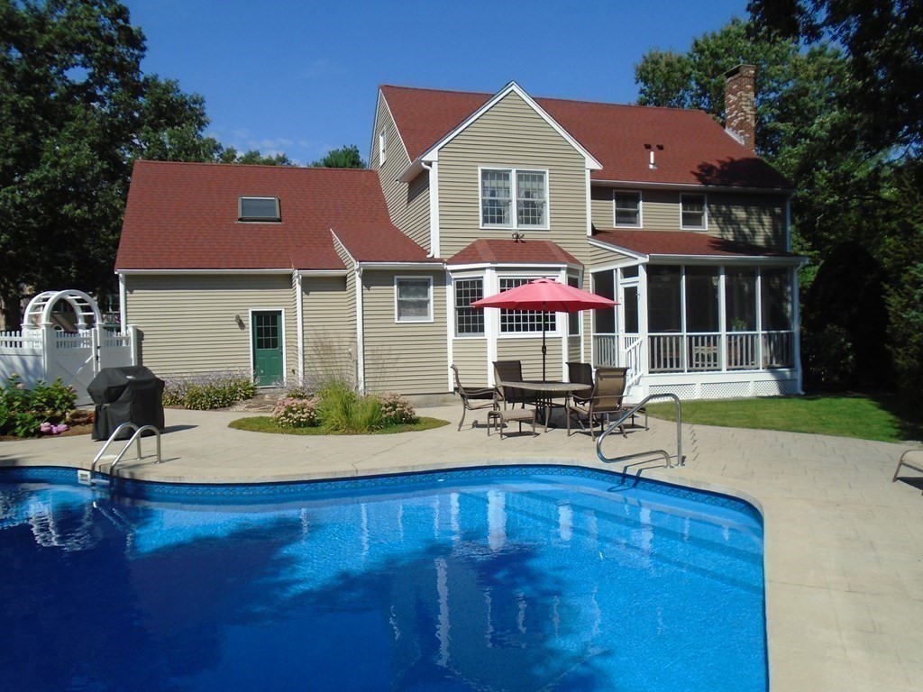 21 Windsor Road Walpole, MA 02032 - Photo 3 of 37 Gallery Image 3