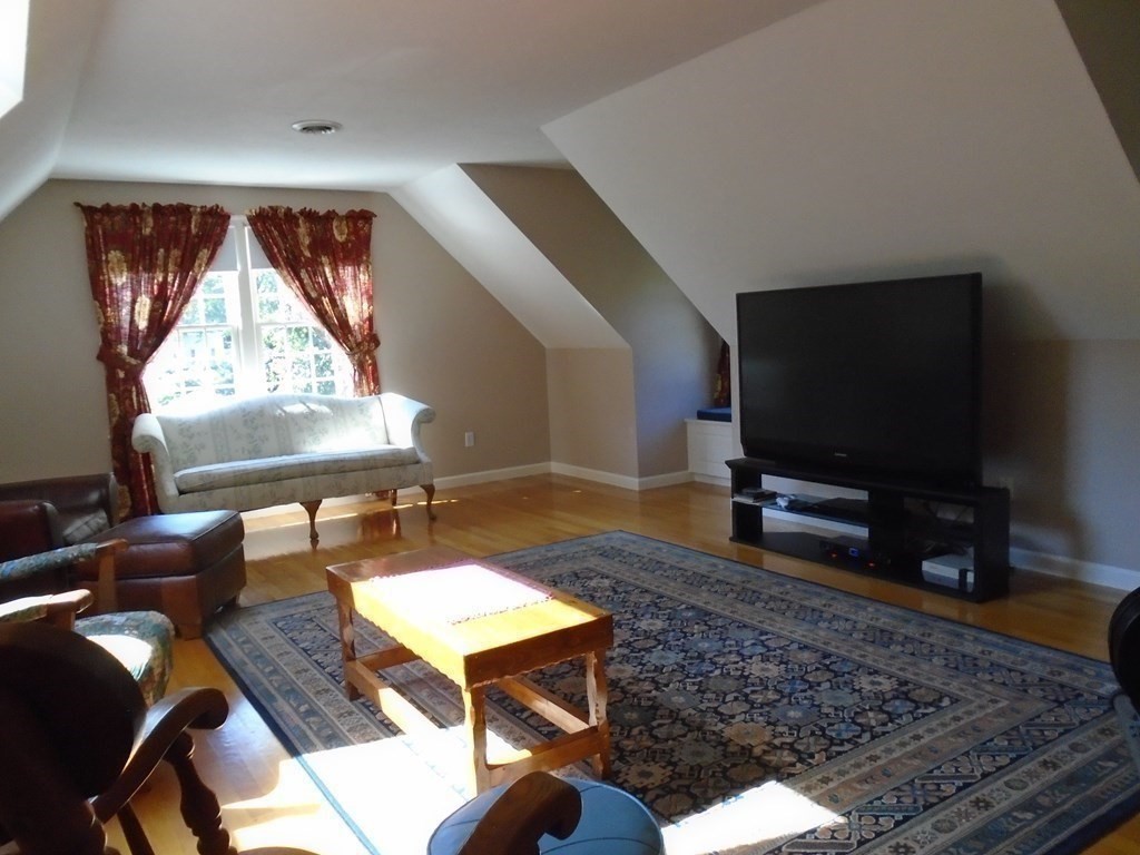21 Windsor Road Walpole, MA 02032 - Photo 10 of 37 Gallery Image 10
