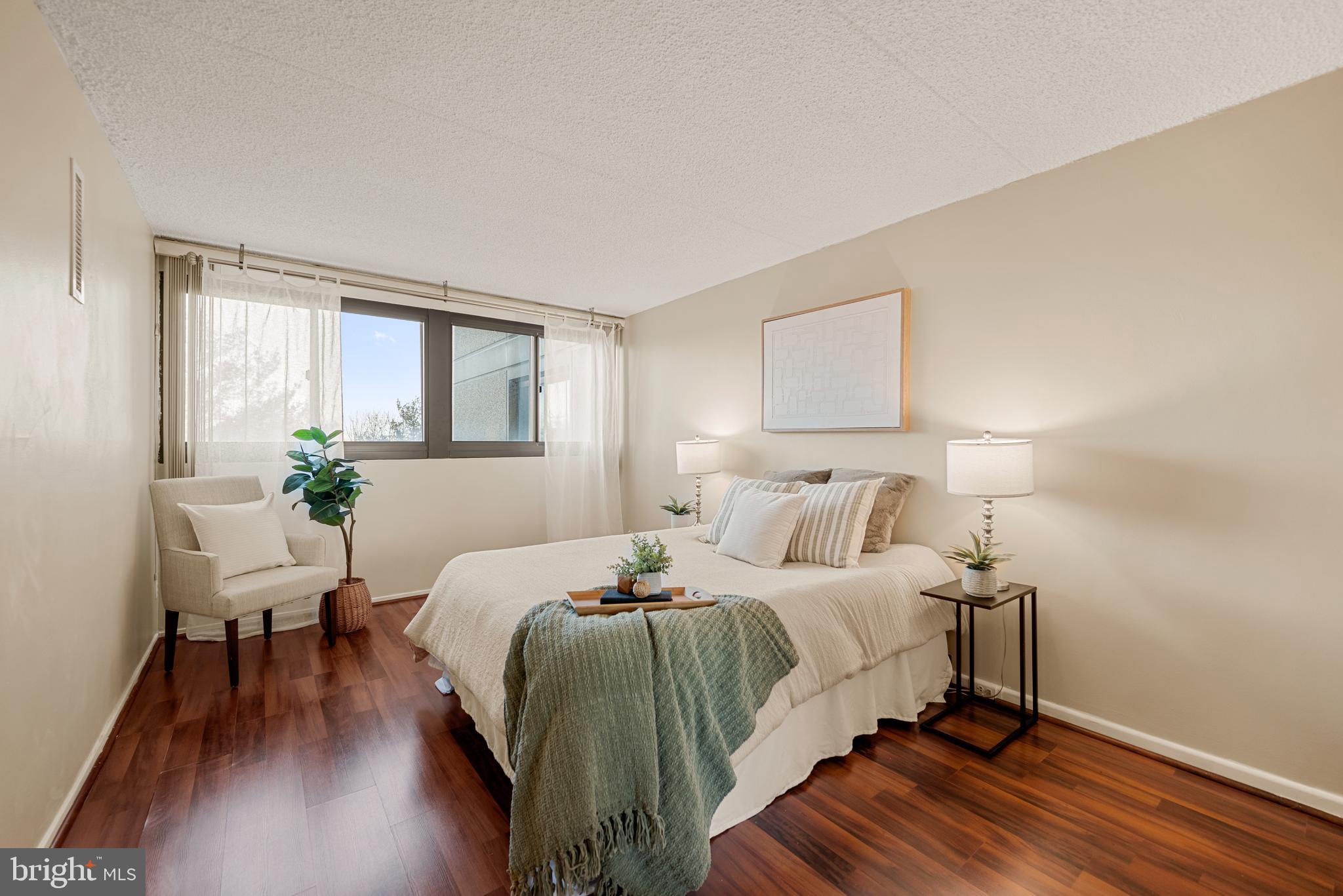 5911 Edsall Road, Unit 805 Alexandria, VA 22304 - Photo 13 of 37 a bed room with a bed and a chair