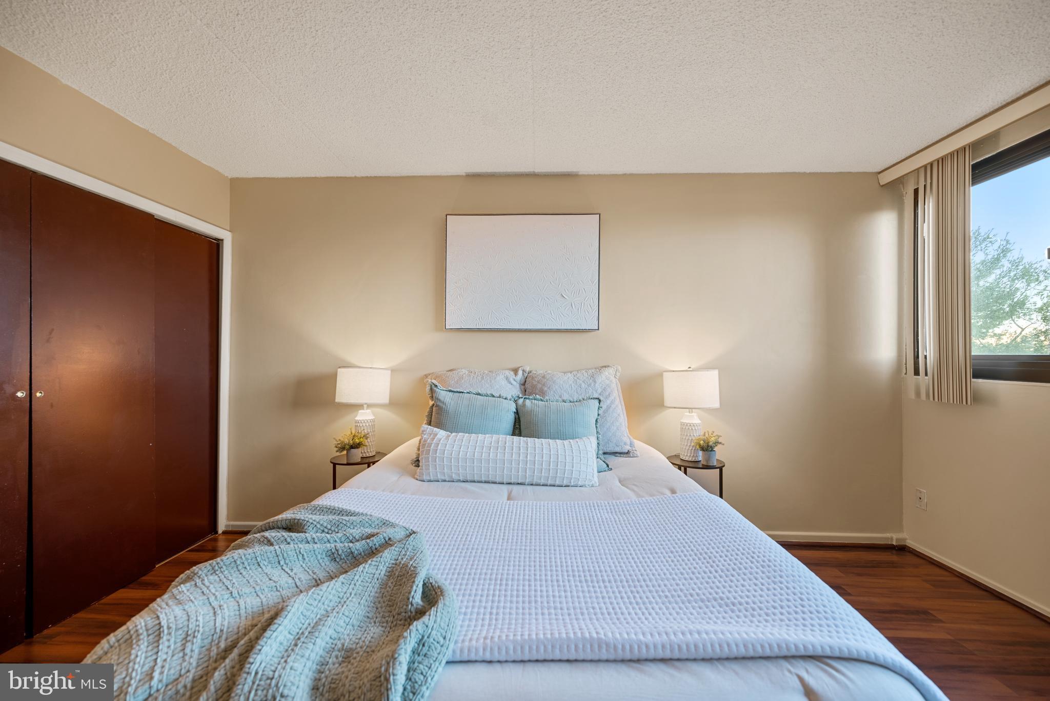 5911 Edsall Road, Unit 805 Alexandria, VA 22304 - Photo 20 of 37 a bedroom with a bed and a window