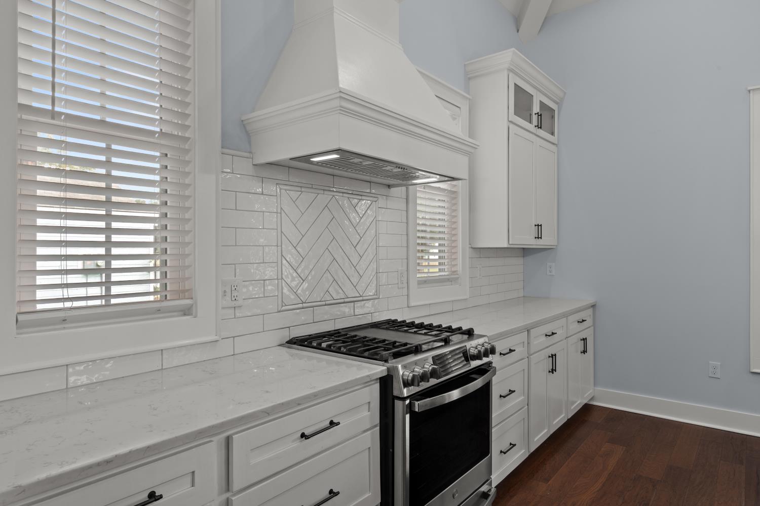 1812 Gordon Road Summerton, SC 29148 - Photo 13 of 37 Kitchen Gas Stove