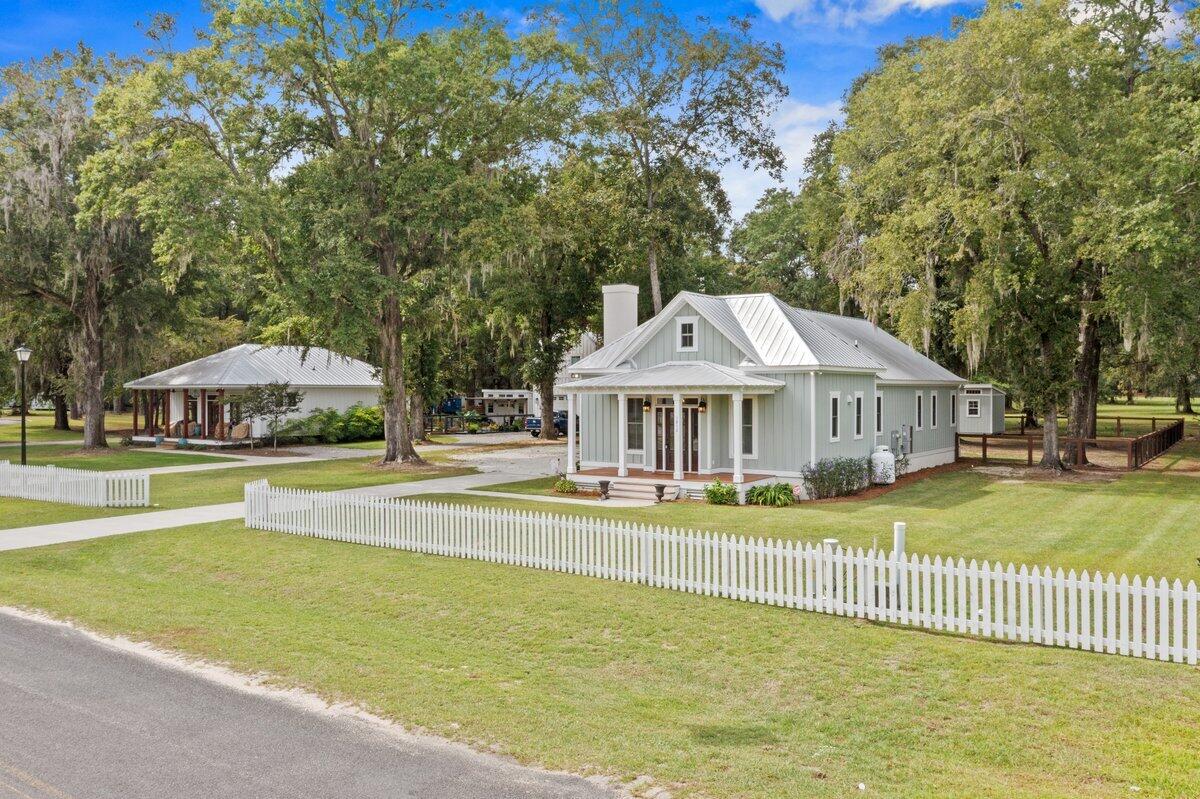 1812 Gordon Road Summerton, SC 29148 - Photo 4 of 37 View from Street
