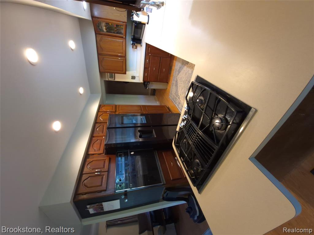 4890 Whipple Lake Road Clarkston, MI 48348 - Photo 15 of 40