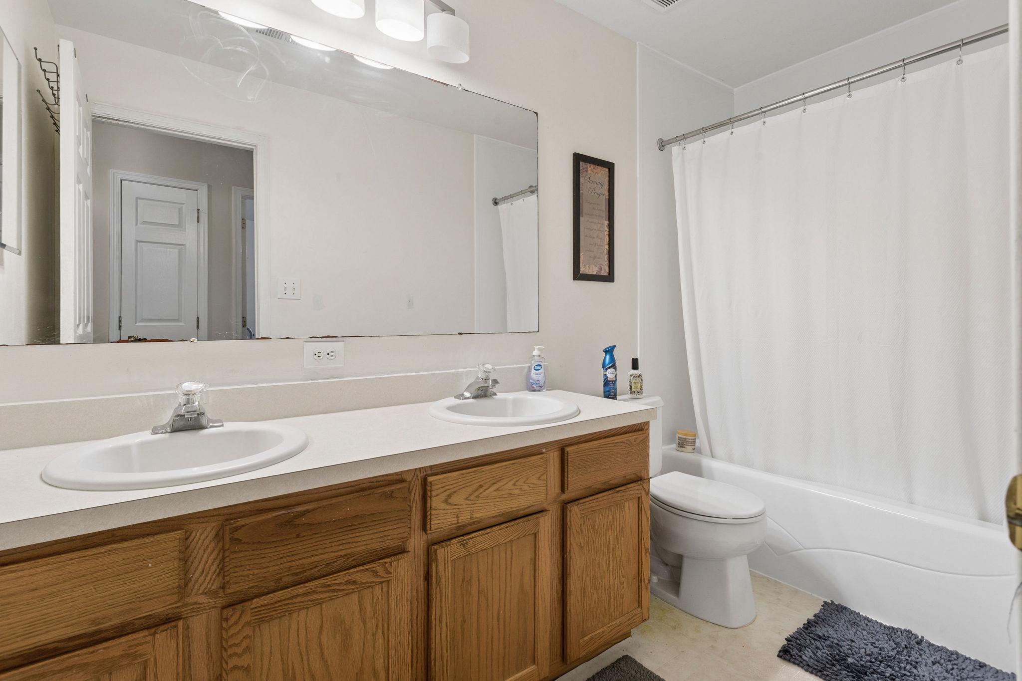 18 Hemingway Lane Columbus, NJ 08022 - Photo 25 of 27 Bathroom #3