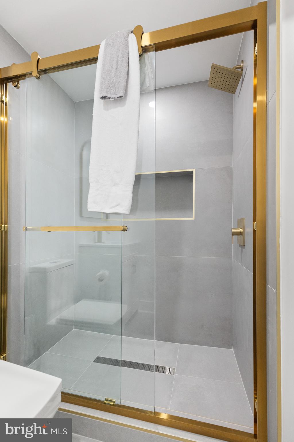 2918 17th Street South Arlington, VA 22204 - Photo 28 of 30 a bathroom with a shower