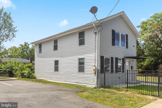 $5,000 | 2918 17th Street South, Arlington, VA 22204