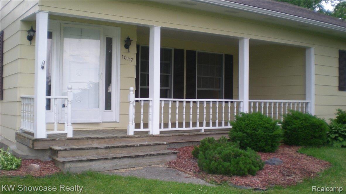 COVERED PORCH
