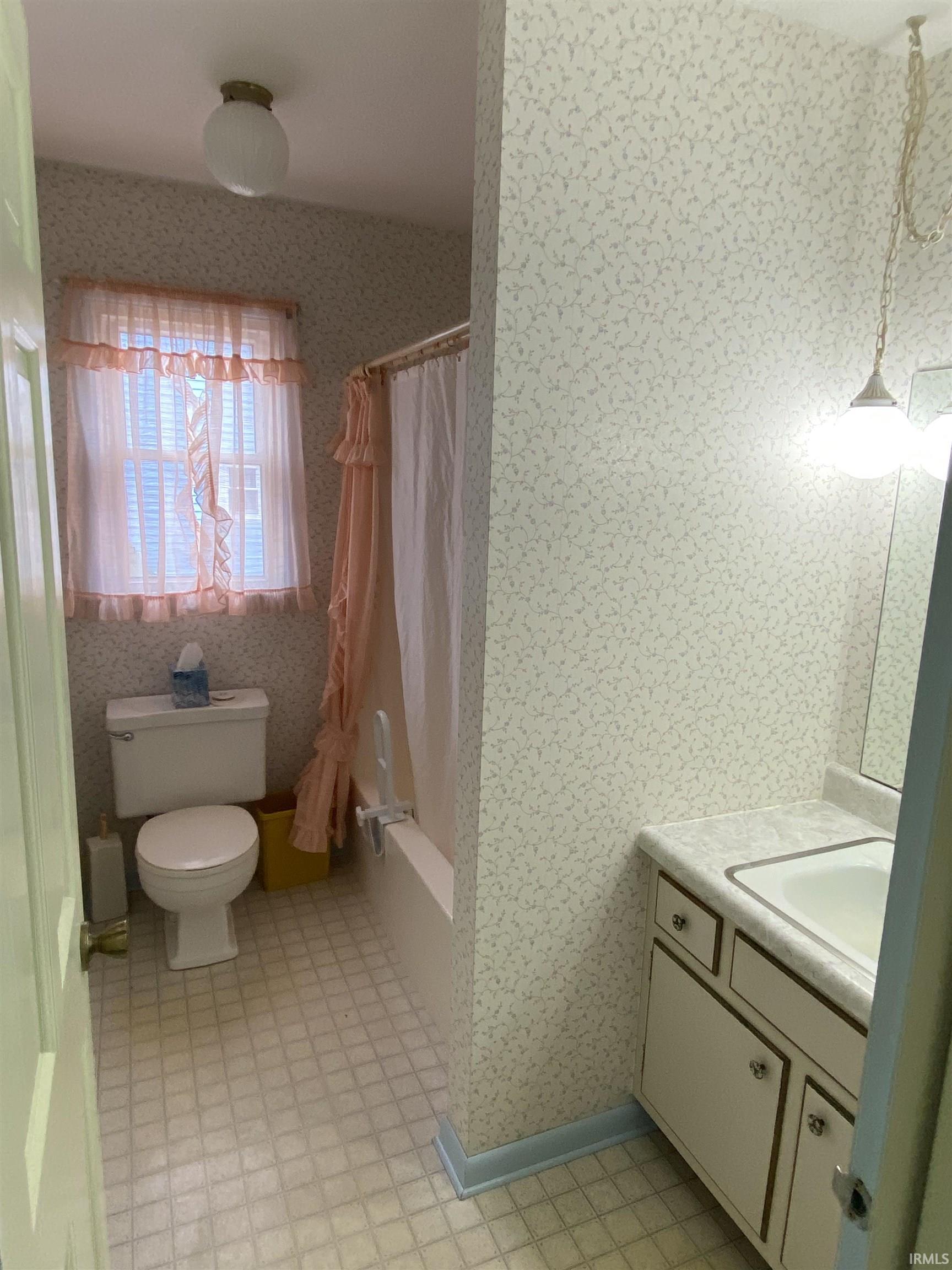 1315 Rochester Boulevard Rochester, IN 46975 - Photo 11 of 14