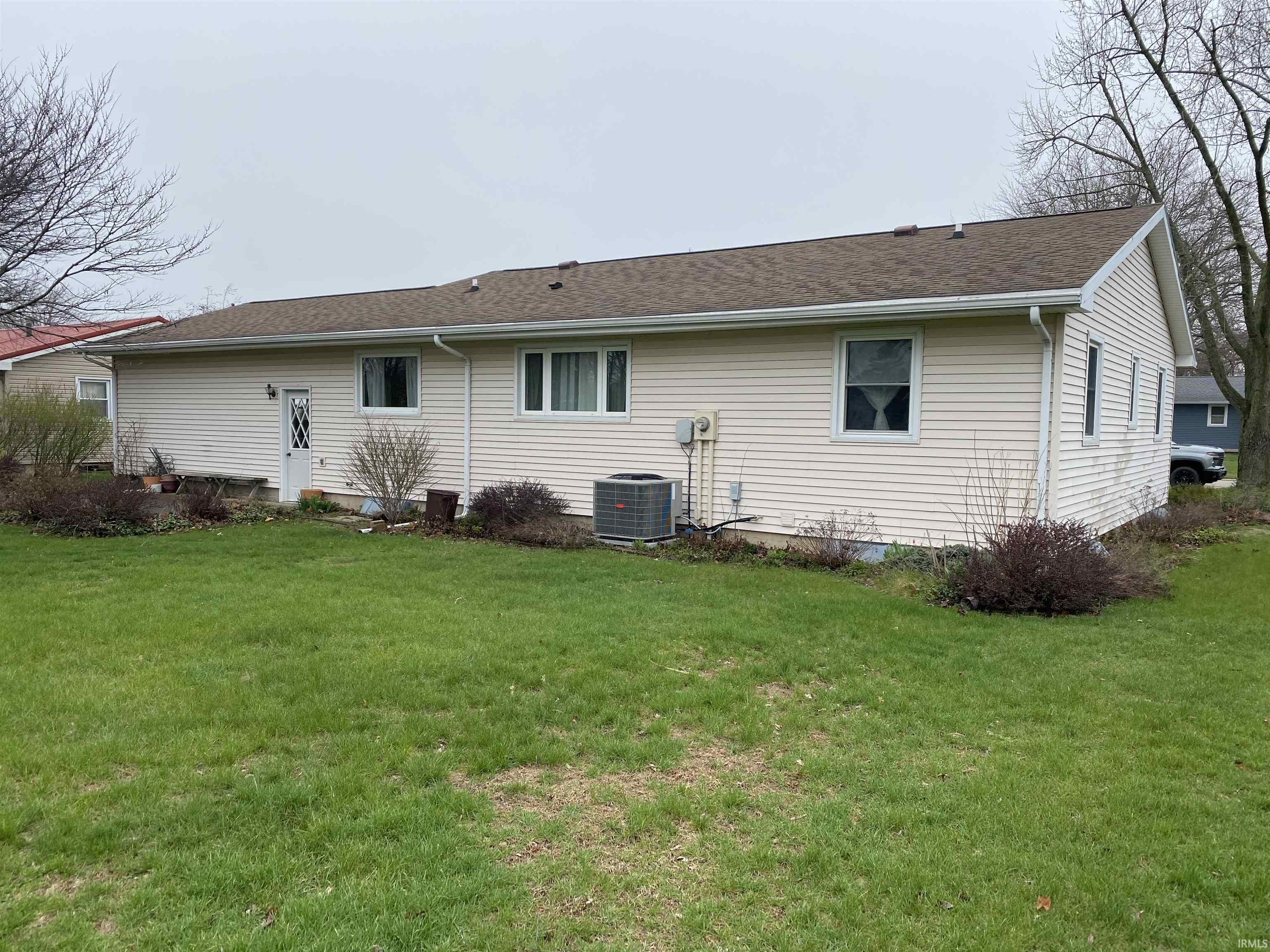 1315 Rochester Boulevard Rochester, IN 46975 - Photo 2 of 14