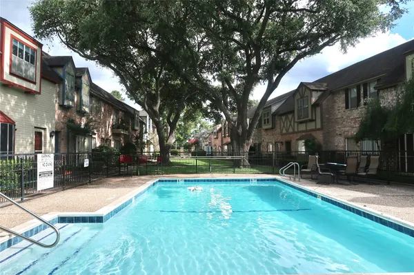 $2,800 | 14715 Barryknoll Lane, Unit 145, Houston, TX 77079