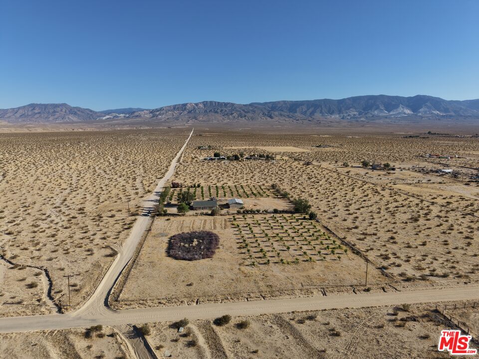 10424 Santa Fe Fire Road Lucerne Valley, CA 92356 - Photo 12 of 33