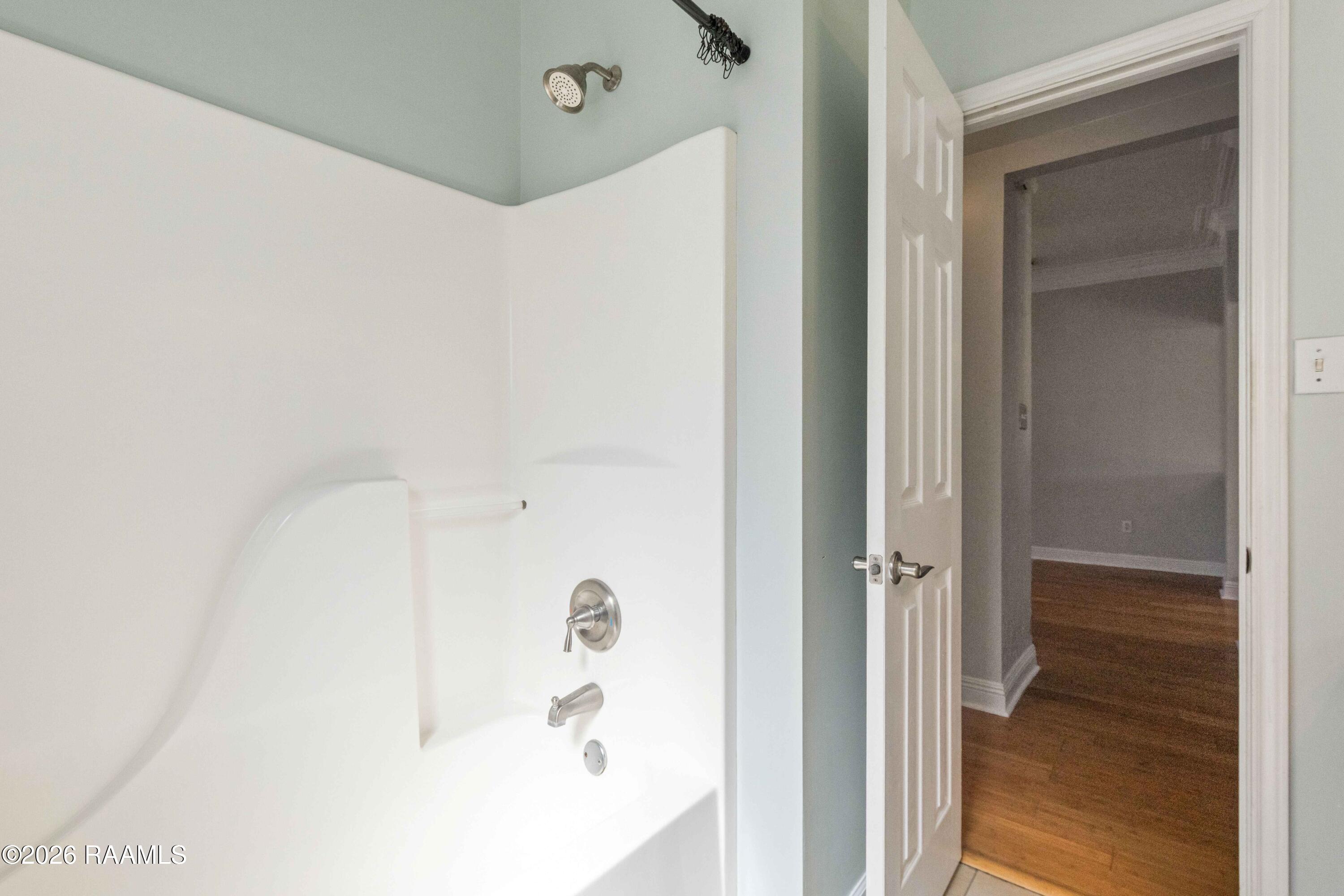 102 Pear Tree Circle Broussard, LA 70518 - Photo 21 of 28 Hall Bath w tub-shower
