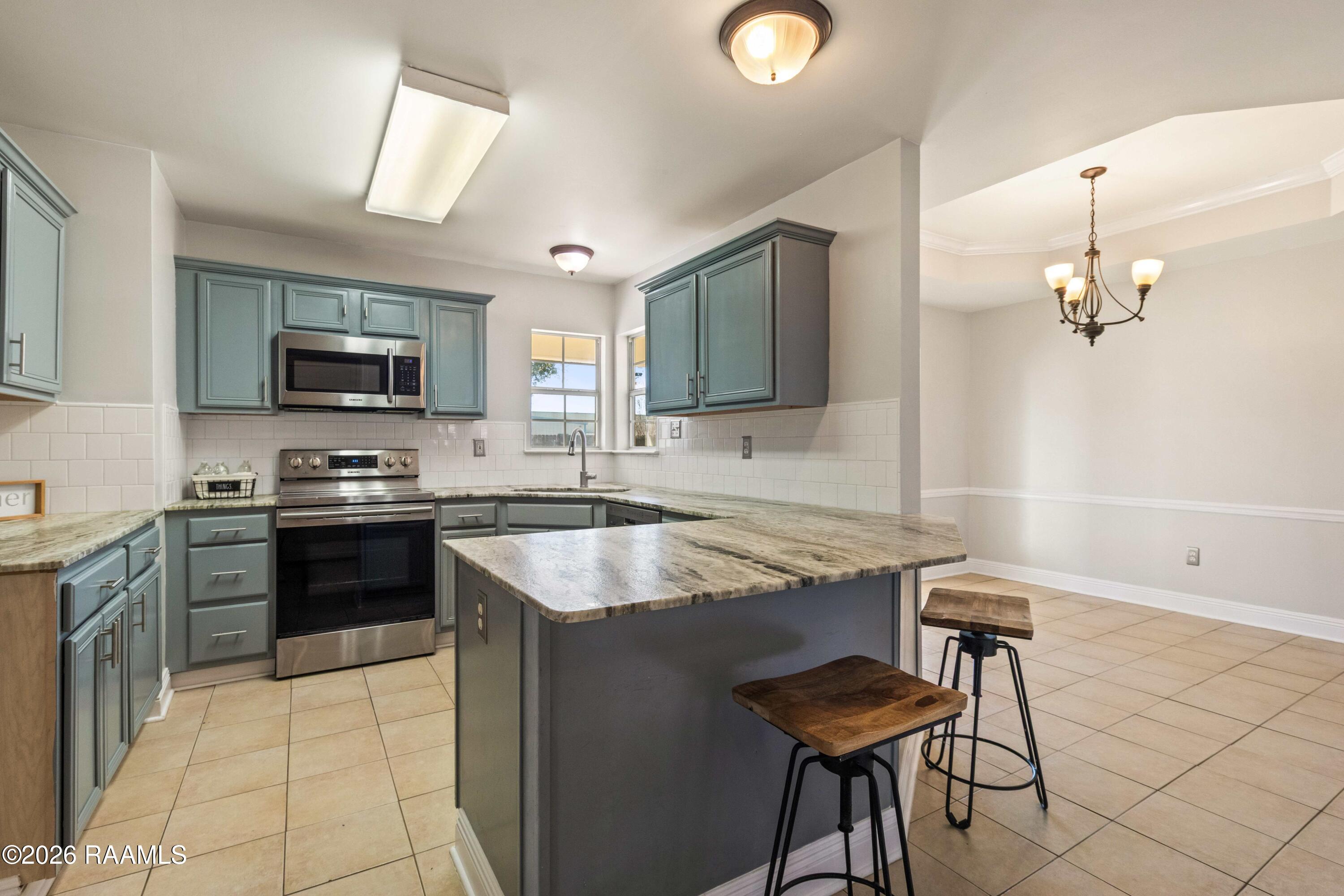 102 Pear Tree Circle Broussard, LA 70518 - Photo 9 of 28 Kitchen to Dining