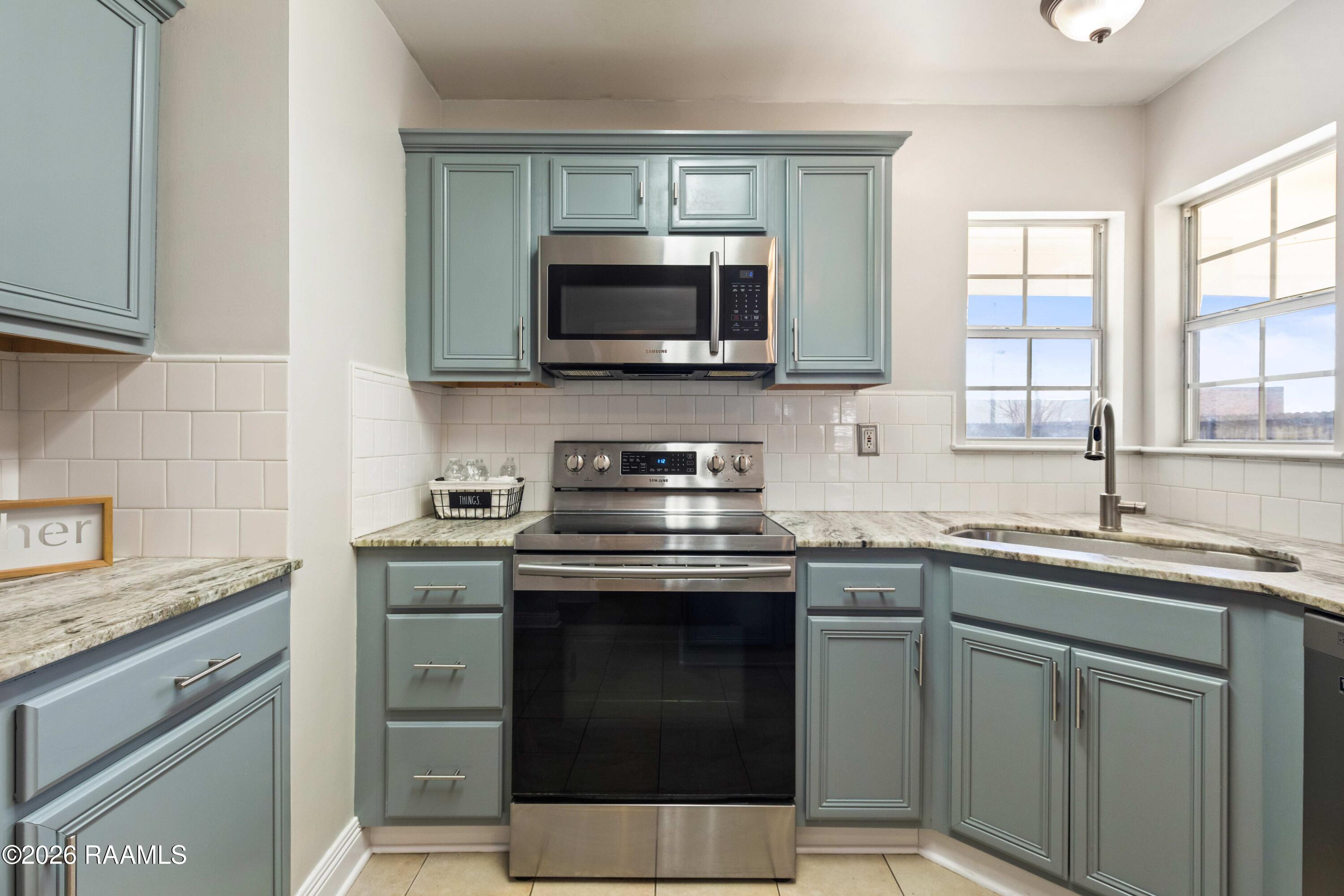 102 Pear Tree Circle Broussard, LA 70518 - Photo 10 of 28 Kitchen Range and Sink