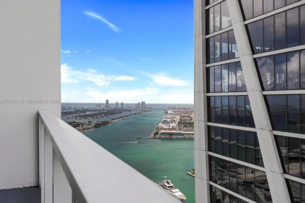 $4,000 | 1040 Biscayne Boulevard, Unit 4208, Miami, FL 33132