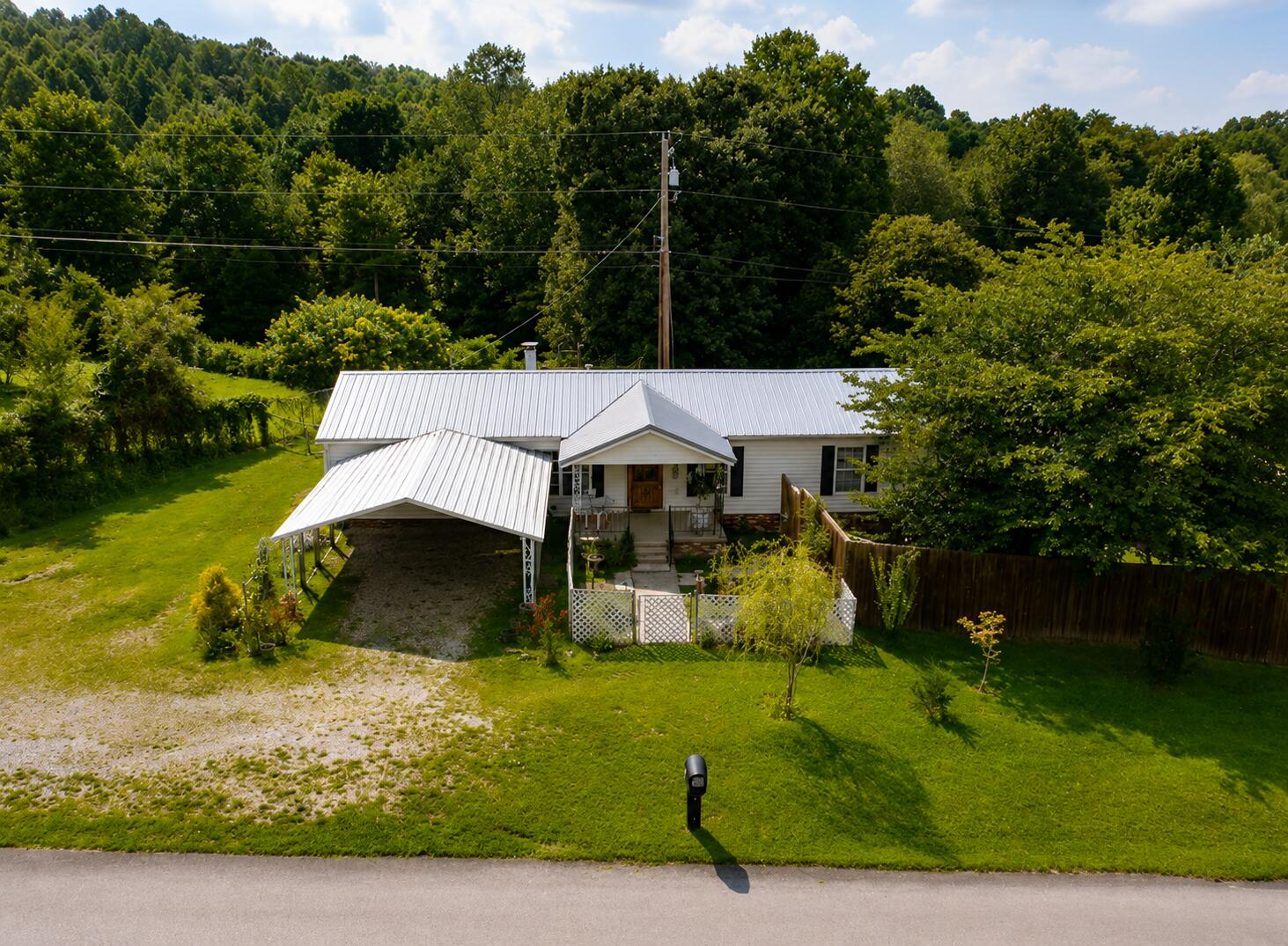 631 Adams Road Corbin, KY 40701 - Photo 1 of 40 FEA33BCF-B100-4B19-8B36-AA3C04C91EE7