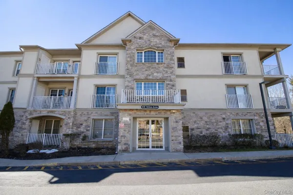 $555,000 | 22 North De Baun Avenue, Unit 305, Suffern, NY 10901