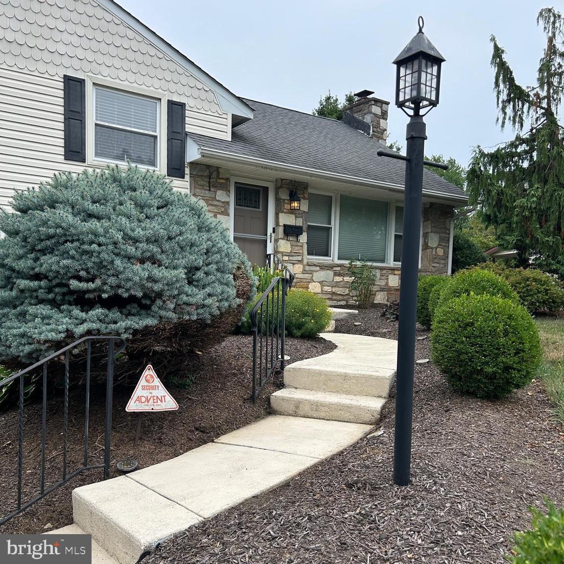316 Mill Road Oreland, PA 19075 - Photo 4 of 36 Front walk