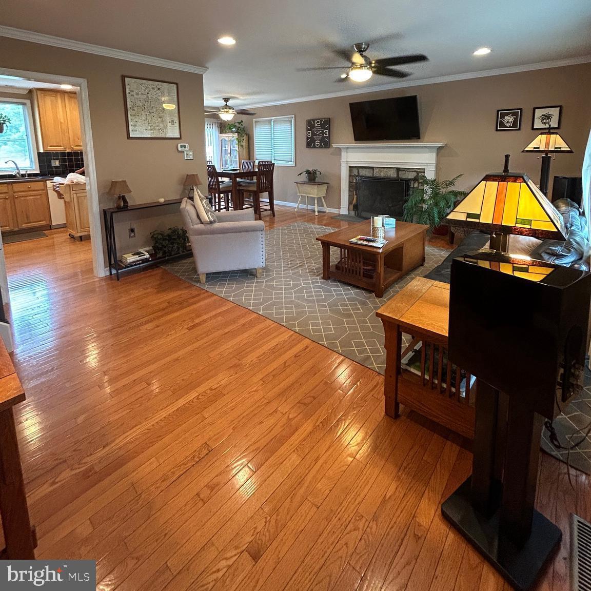 316 Mill Road Oreland, PA 19075 - Photo 6 of 36 Living room