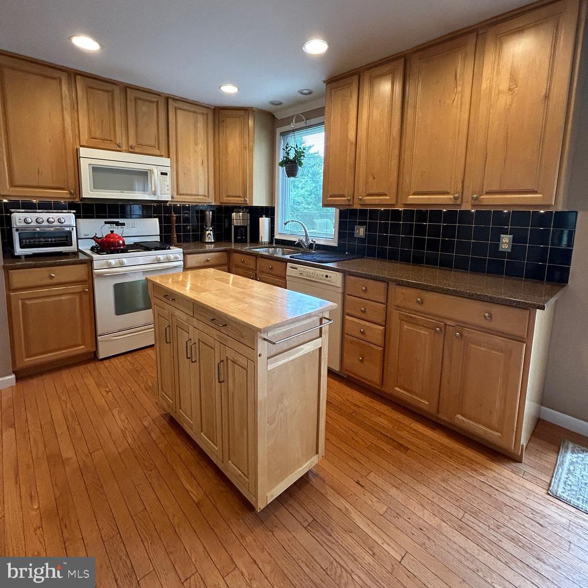 316 Mill Road Oreland, PA 19075 - Photo 8 of 36 Kitchen