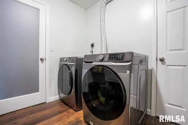 $199,999 | 910 Fairlane Drive, Marion, IL 62959