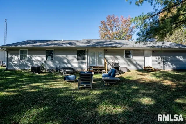 $199,999 | 910 Fairlane Drive, Marion, IL 62959