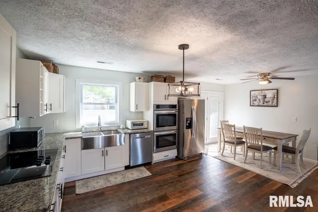 $199,999 | 910 Fairlane Drive, Marion, IL 62959