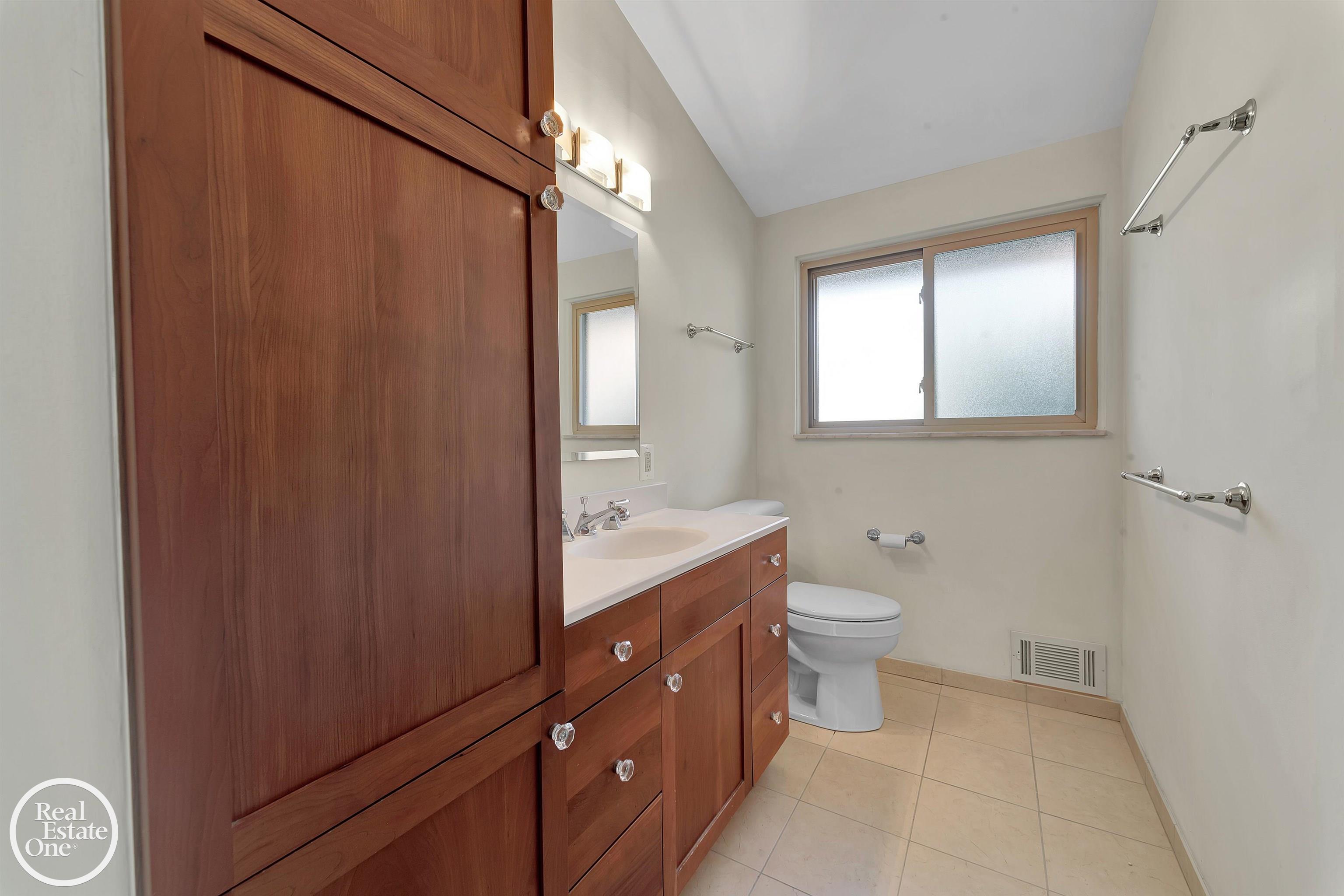 459 Washington Road Grosse Pointe, MI 48230 - Photo 31 of 44 50191414-98597116-31c9-4b0f-b249-8a56e2798589.JPG