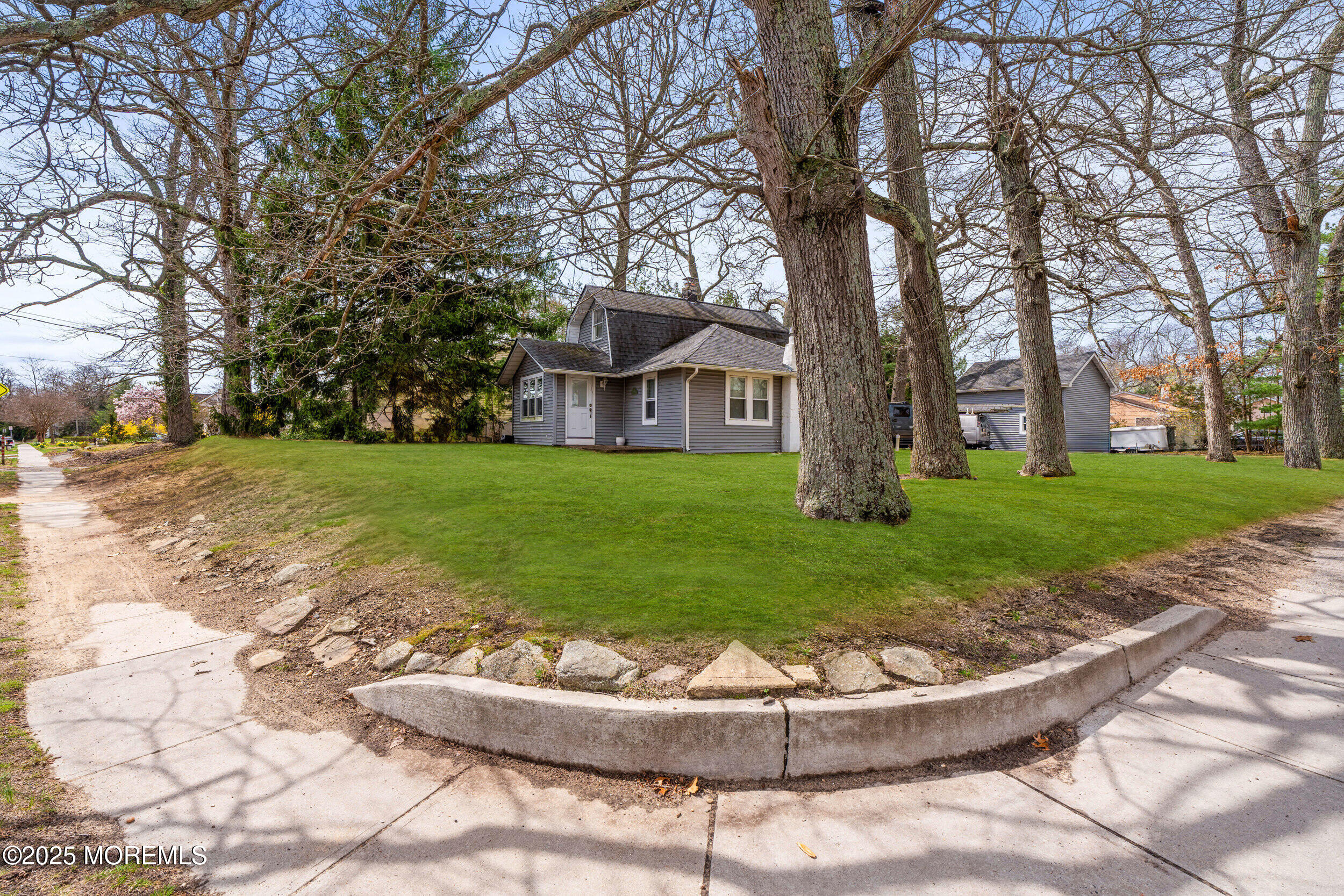 174 Whalepond Road Oakhurst, NJ 07755 - Photo 26 of 27 030
