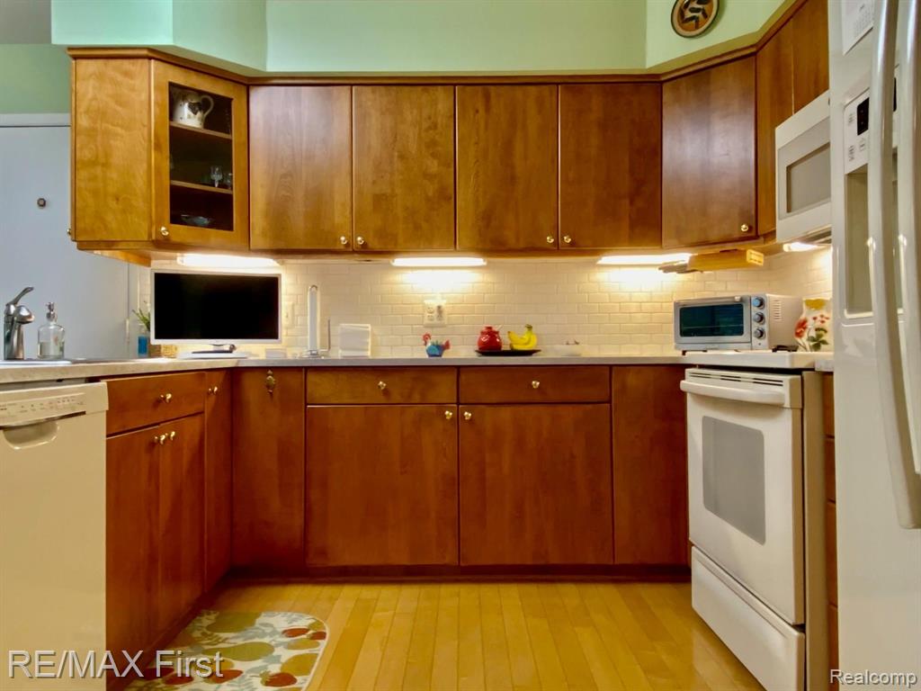 573 Tennyson Rochester Hills, MI 48307 - Photo 13 of 40