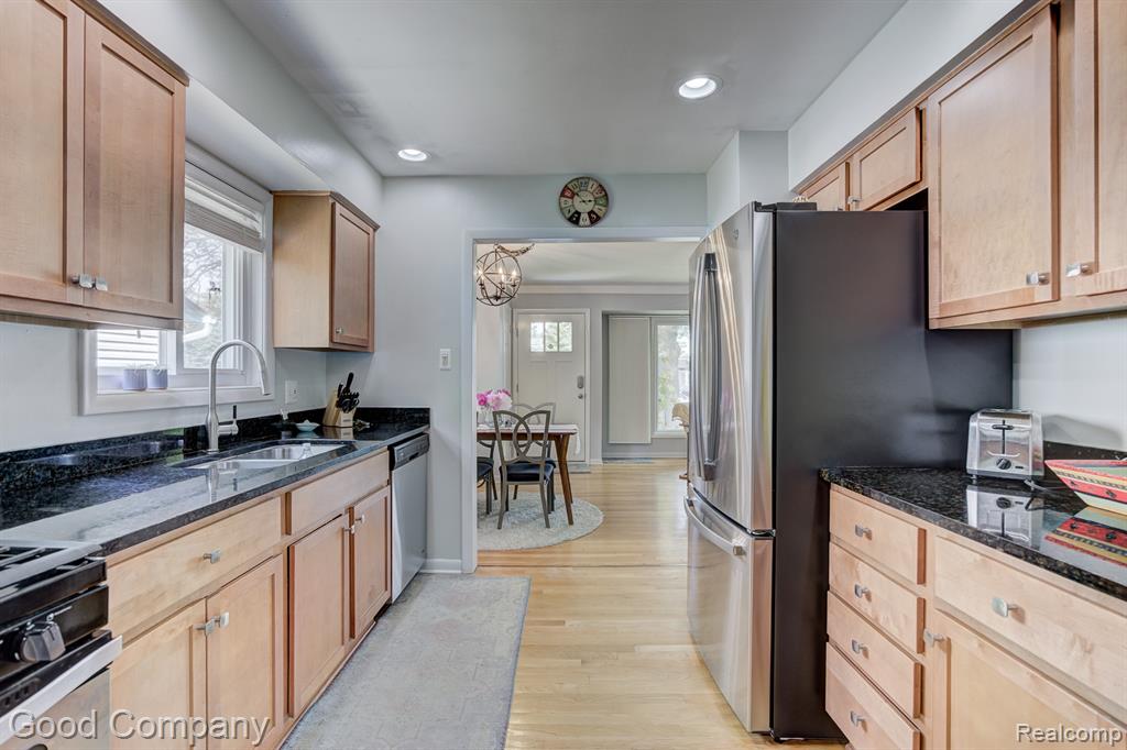 4217 Crooks Road Royal Oak, MI 48073 - Photo 14 of 50