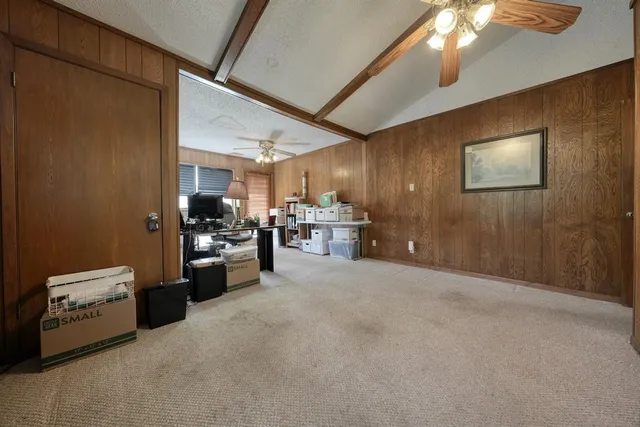 a view of livingroom with furniture