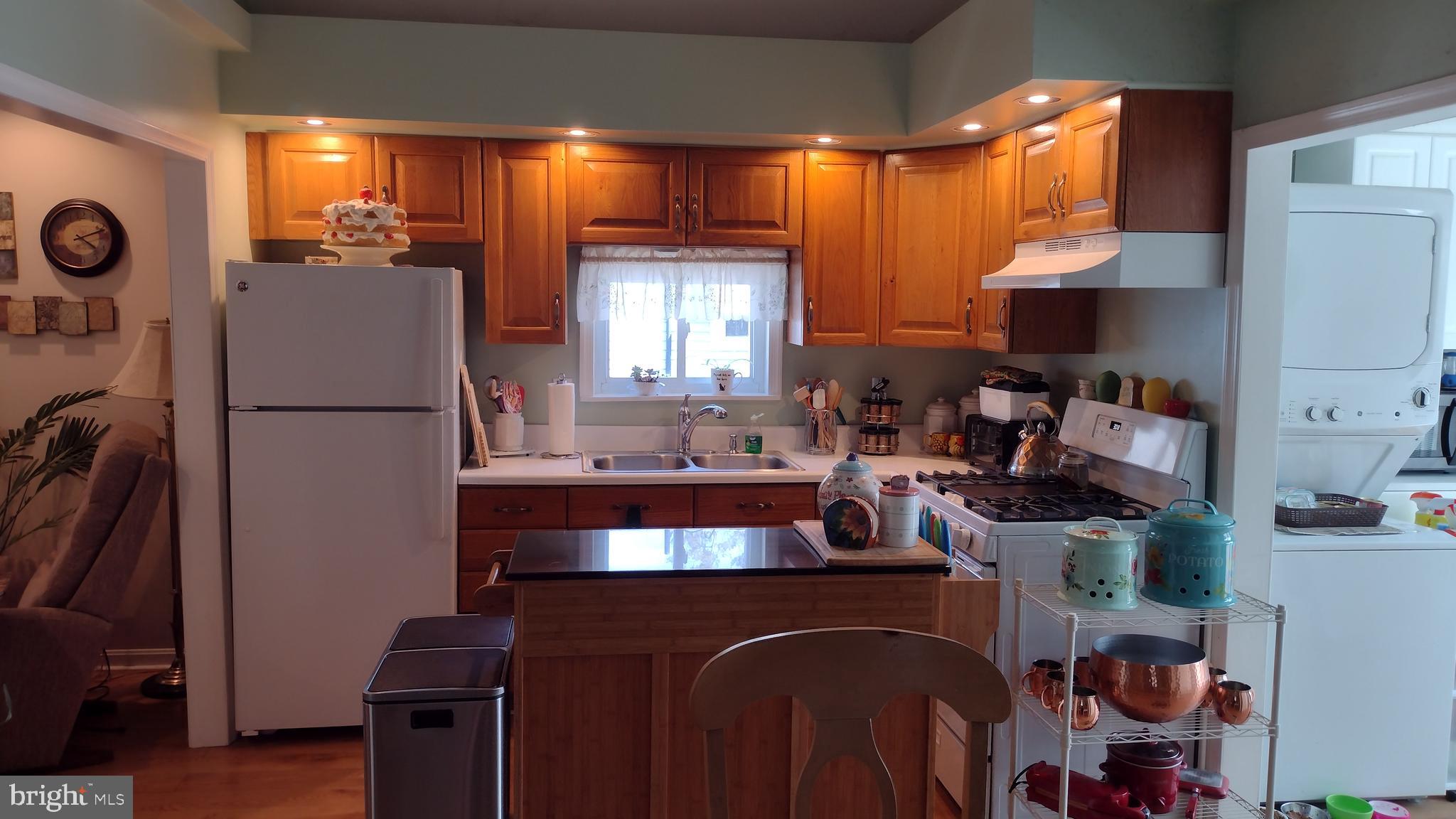 815 Rosedale Avenue Rosedale, MD 21237 - Photo 8 of 40 Kitchen