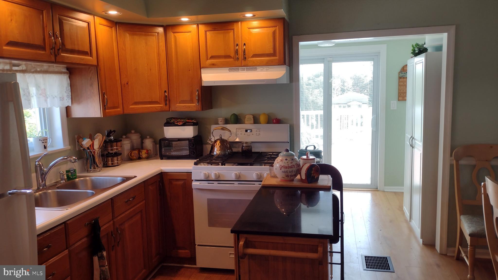 815 Rosedale Avenue Rosedale, MD 21237 - Photo 9 of 40 Kitchen