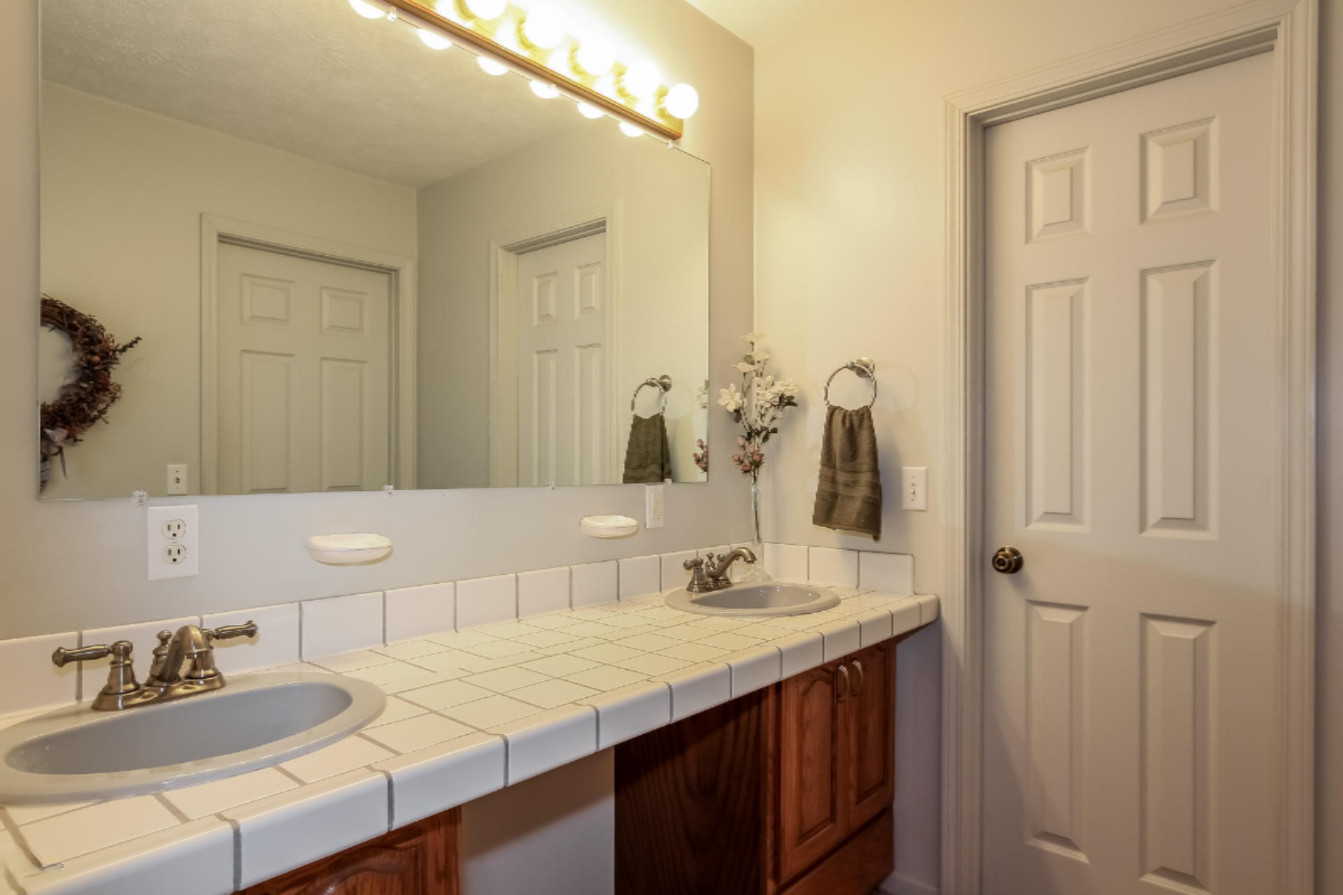6571 Indian Point Road Montague, MI 49437 - Photo 15 of 38 015-Master_Bathroom-1835078-medium