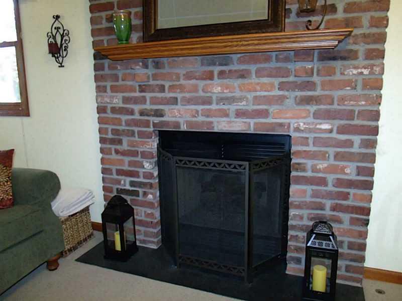 350 Sunset Road Pittsburgh, PA 15237 - Photo 12 of 25 Family Room.
