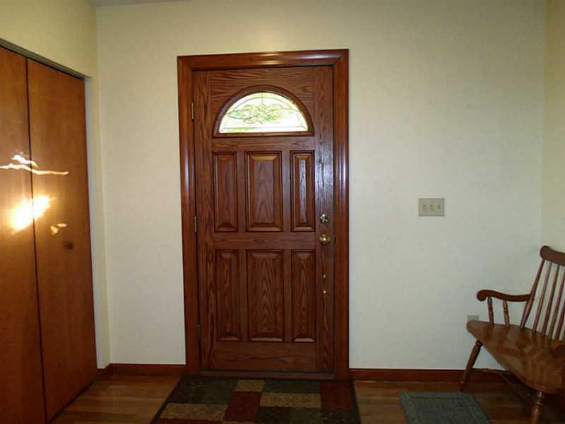 350 Sunset Road Pittsburgh, PA 15237 - Photo 13 of 25 Entry/Foyer.