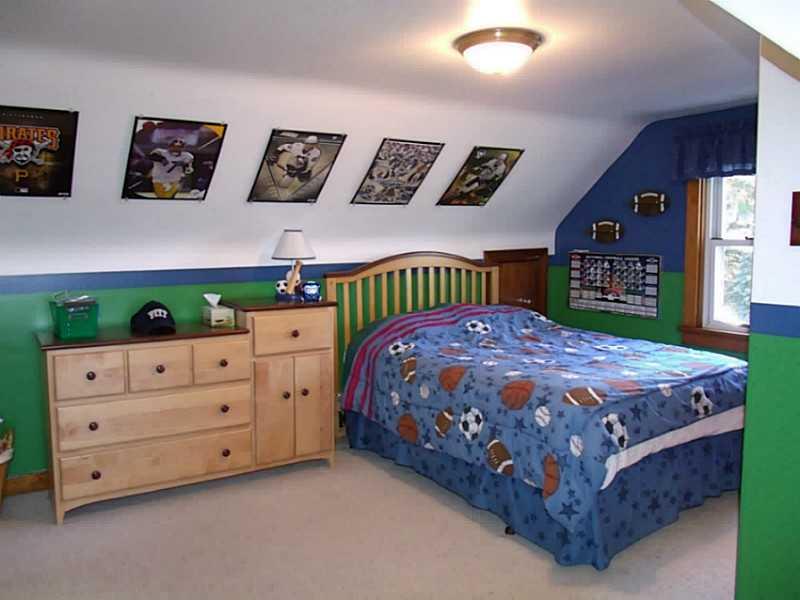 350 Sunset Road Pittsburgh, PA 15237 - Photo 16 of 25 Bedroom.