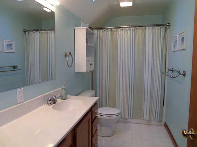 350 Sunset Road Pittsburgh, PA 15237 - Photo 18 of 25 Full Bath.