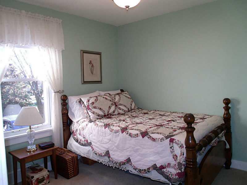 350 Sunset Road Pittsburgh, PA 15237 - Photo 19 of 25 Bedroom. FIRST FLOOR BEDROOM