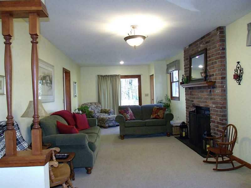 350 Sunset Road Pittsburgh, PA 15237 - Photo 10 of 25 Family Room.