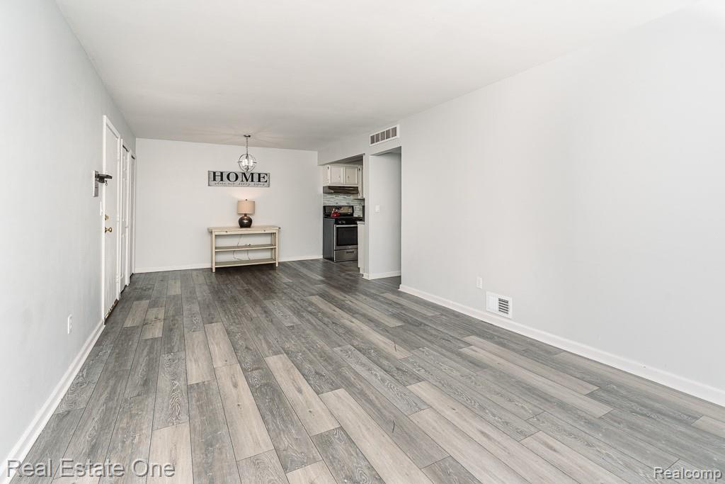 54795 Shelby Road, Unit 87 Utica, MI 48316 - Photo 5 of 23 54795 Shelby_MLS-002.jpg