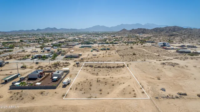 a view of city view and mountain view