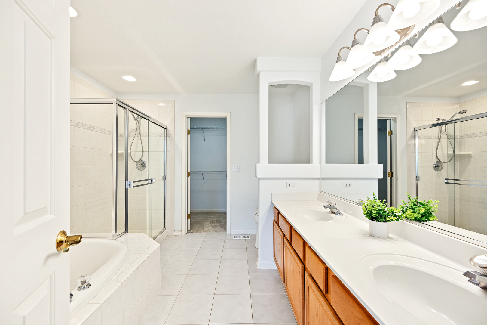 661 East Nerge Road Roselle, IL 60172 - Photo 10 of 21 Gallery Image 10